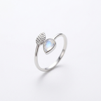 Anillo ajustable Flecha con piedra Lunar - Plata 925